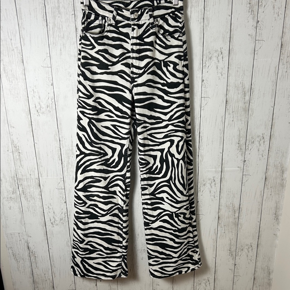 H&M Divided Zebra Print Straight Leg Jeans Size 4